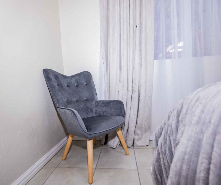 To Let 1 Bedroom Property for Rent in Oakdale Western Cape